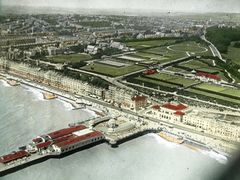 Hastings-Pier-and-Falaise-Gardens.-c1930.